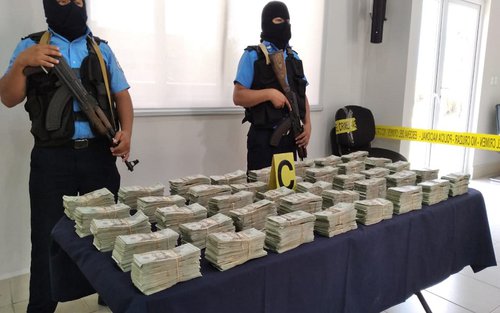 Policía incauta 441,620 dólares a narcos
