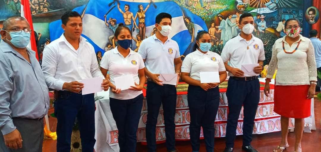Entregan bono de bachiller a estudiantes normalistas en Carazo Managua. Por Manuel Aguilar/Radio La Primerísima