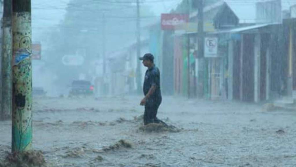 El Salvador prosigue bajo lluvias San Salvador. Agencias