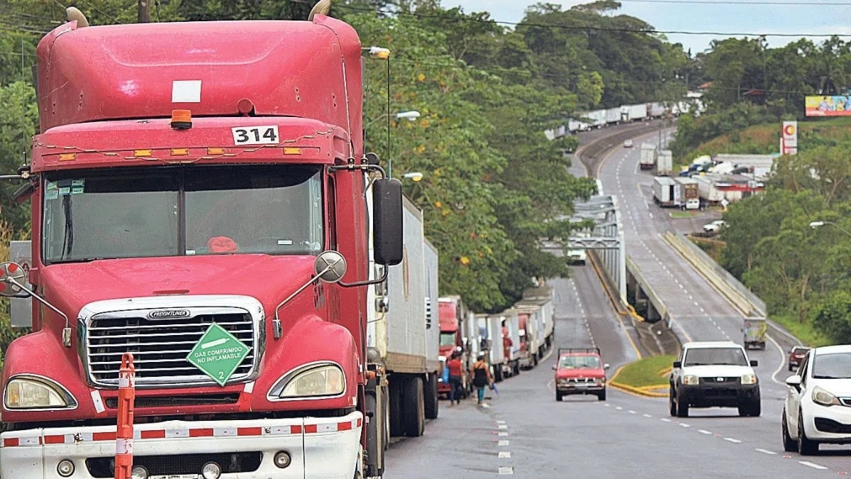 Desesperación por bloqueo en frontera Panamá-Costa Rica Panamá. Prensa Latina.