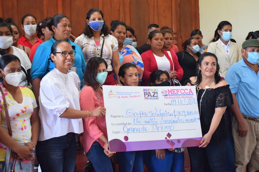 Entregan financiamiento a familias en Granada Managua. Radio La Primerísima