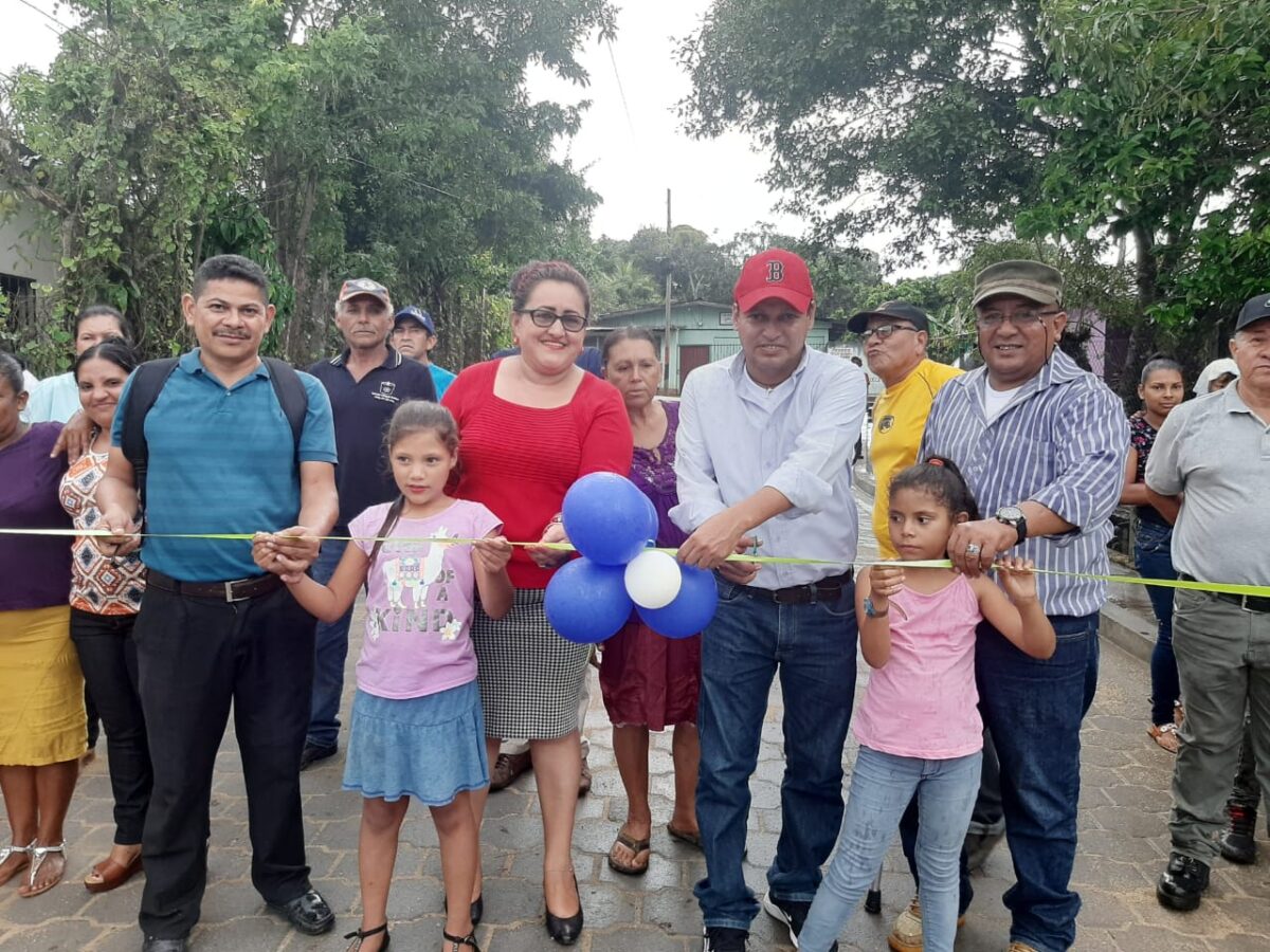 428 familias beneficiadas con rehabilitación de calles y construcción de alcantarillas en Siuna Managua. Radio La Primerísima.