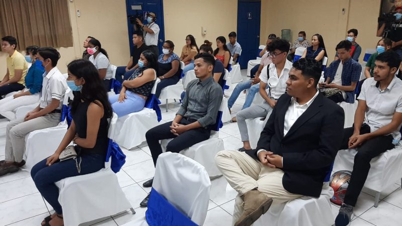 Jóvenes concluyen curso en Centro Tecnológico Hugo Chávez Managua. Por Jaime Mejía/Radio La Primerísima