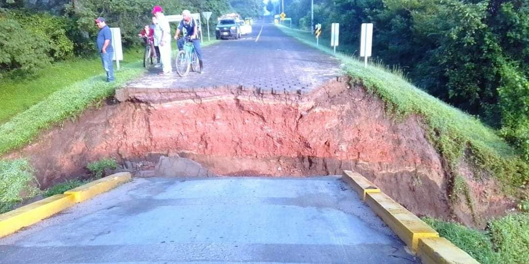 Colapsa puente en Achuapa Managua. Radio La Primerísima