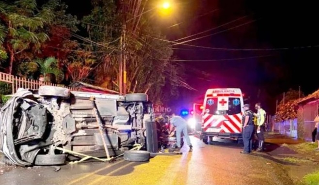 Dos heridos deja vuelco de carro diplomático en Costa Rica San José. Agencias