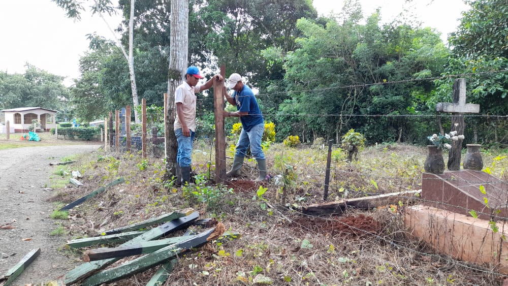 Remozan cementerio en municipio El Ayote Managua. Alexander Hurtado/Radio La Primerísima