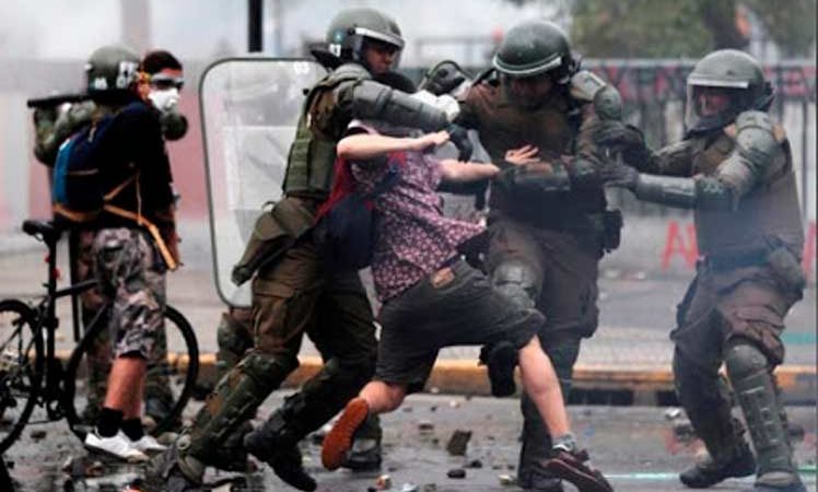 Un fallecido y casi 600 detenidos durante violentos disturbios en Chile Santiago de Chile. Prensa Latina