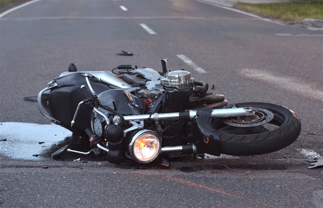 Dos motociclistas resultan lesionados tras colisión Managua. Radio La Primerísima