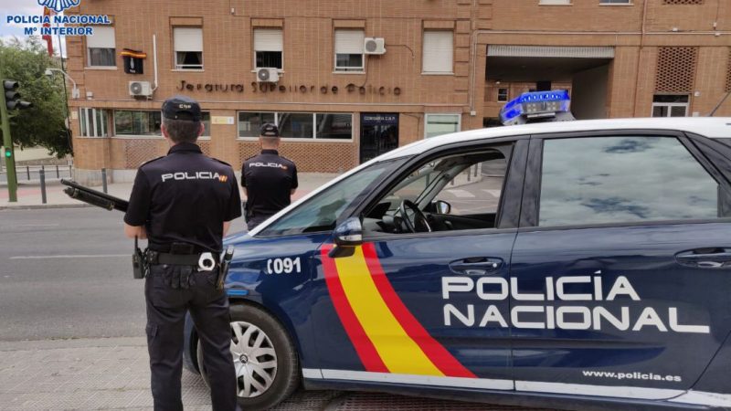 Desarticulan banda que falsificaba documentos a extranjeros en España Madrid. Prensa Latina