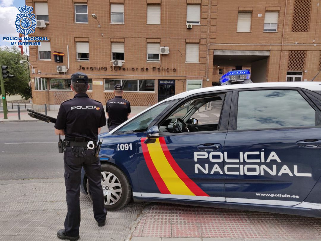 Desarticulan banda que falsificaba documentos a extranjeros en España Madrid. Prensa Latina