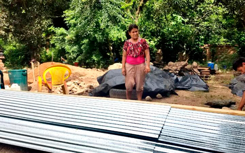 Gobierno entrega ayuda a familia afectada por lluvias en Ciudad Antigua Managua. Radio La Primerísima
