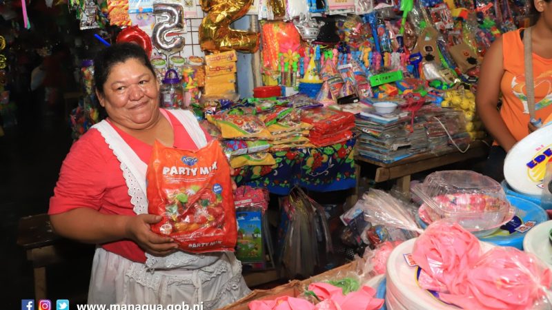 Comerciantes del mercado Huembes en feria de descuentos Managua. Radio La Primerísima