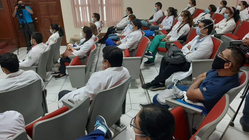 Médicos en conferencia virtual sobre osteoartritis y la ictericia neonatal Managua. Por Jaime Mejía/Radio La Primerísima
