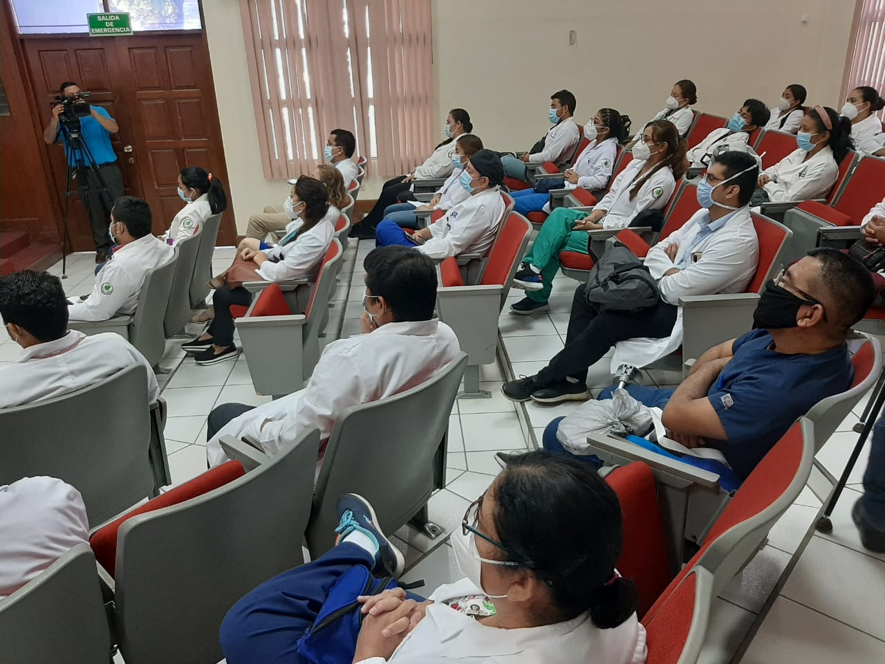 Médicos en conferencia virtual sobre osteoartritis y la ictericia neonatal Managua. Por Jaime Mejía/Radio La Primerísima