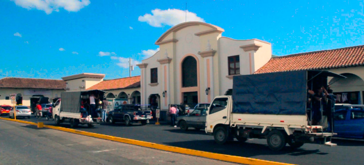 Esperan gran dinamismo económico en mercados de León durante Diciembre Managua. Por Danielka Fabiola Ruíz/Radio La Primerísima