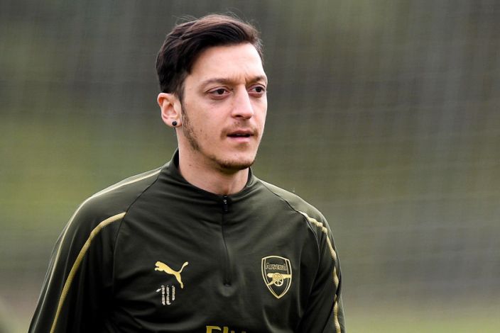 Mesut Özil recibió  bono de ocho millones por lealtad Londres. EFE
