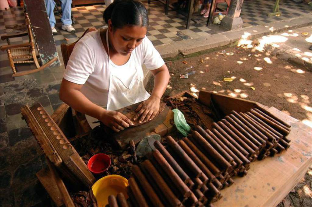 Destacan estabilidad de empleo en tabacaleras Managua. Radio La Primerísima
