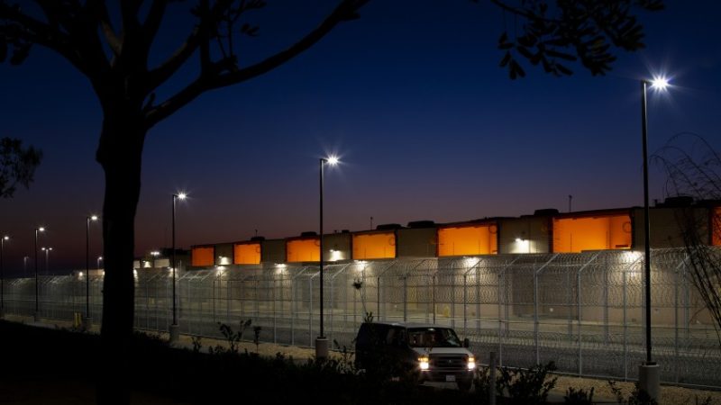 Juez de San Diego mantiene prohibición estatal de los centros privados de detención de inmigrantes San Diego. Agencias