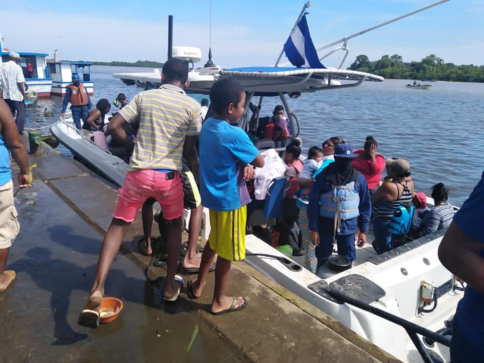 Familias de Set Net Point regresan a casa Managua. Radio La Primerísima