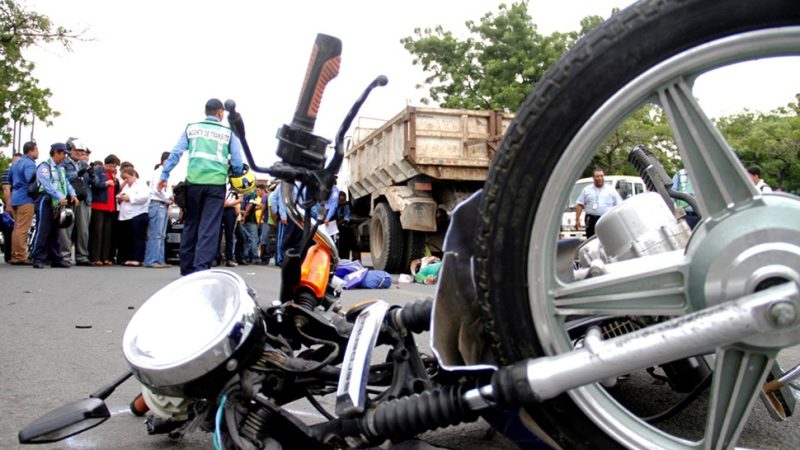 Muere motociclista al chocar de frente contra un camión en Juigalpa Managua. Radio La Primerísima