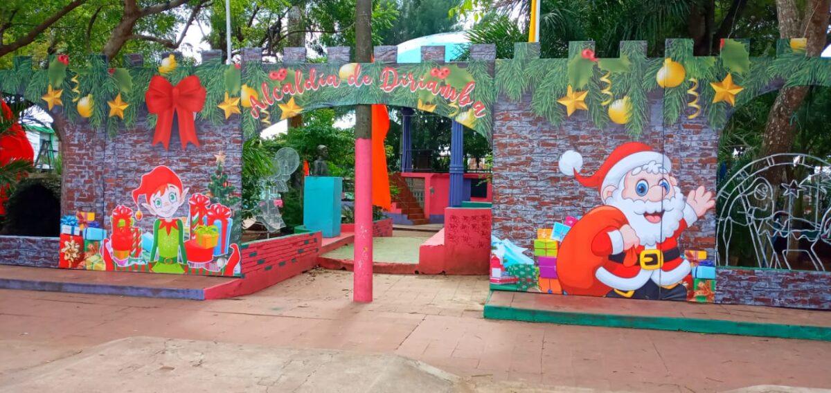 Ambientes navideños llegan a los parques de Carazo Manuel Aguilar/Carazo. Radio La Primerísima