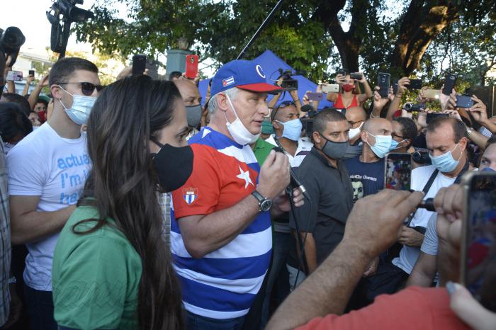 Cuba: el show de San Isidro (fotos, video) Diario Granma y Cuba Debate
