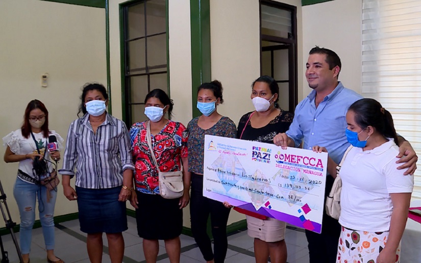 Mujeres de Managua reciben créditos para impulsar sus negocios Managua. Radio La Primerísima