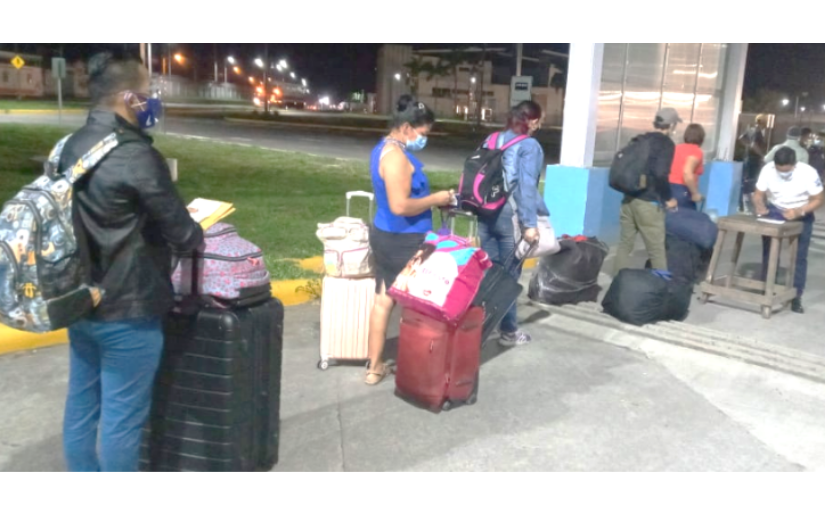 Regresan de Panamá 22 nicaragüenses Managua. Radio La Primerísima