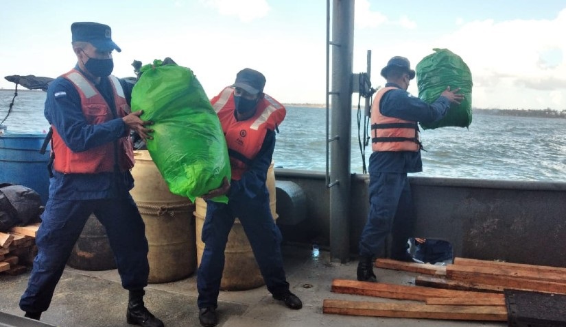 Naval realiza desembarco de ayuda humanitaria en Puerto Cabezas Managua. Radio La Primerísima