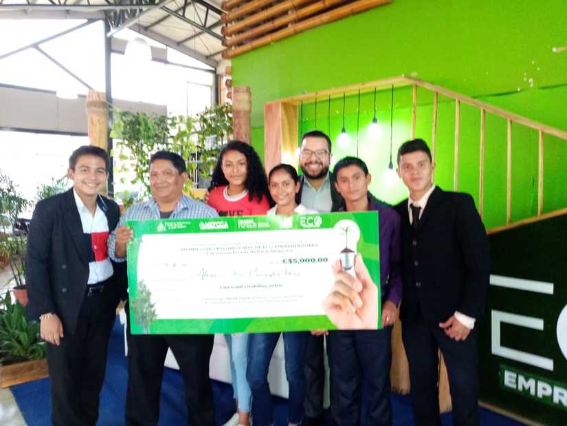 Universitarios de UNAN-Managua ganan primer lugar del Concurso Ecoemprendedores Managua. Radio La Primerísima