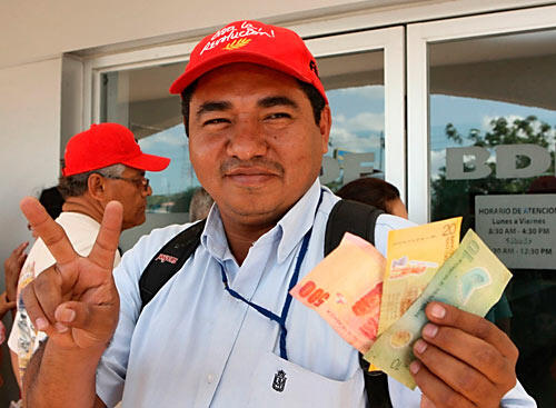 Pagan aguinaldo al resto de trabajadores del Estado Managua. Radio La Primerísima