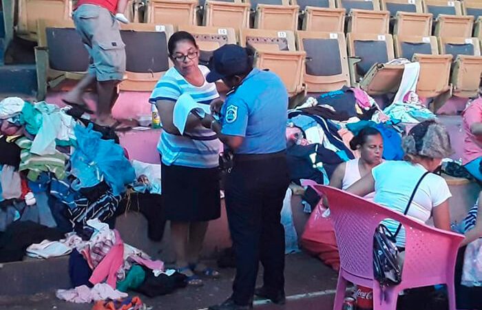 Policía protege a evacuados en albergues Managua. Radio La Primerísima