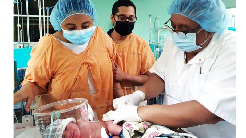 Realizan histórica cirugía en recién nacido Managua. Radio La Primerísima