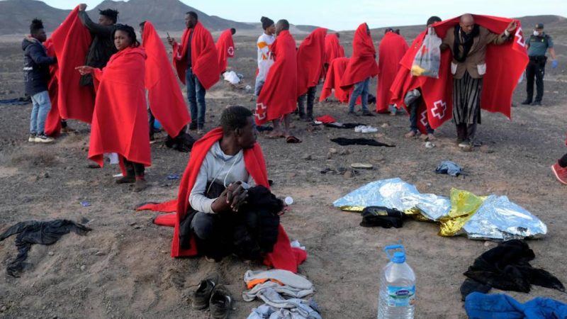 Desmantelan campamento de migrantes en Islas Canarias Agencia