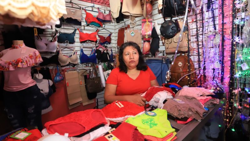 Listas ofertas navideñas en mercado Iván Montenegro Managua. Radio La Primerísima