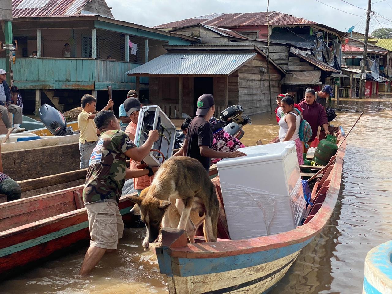 Evacúan más de 1 mil personas ante crecida del río Prinzapolka Managua. Radio La Primerísima