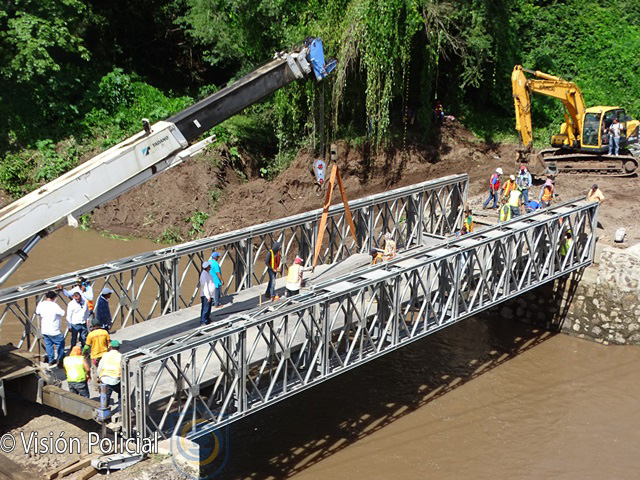 Suspenden tránsito sobre puente provisional en Cuisala ante crecida del río Managua. Radio La Primerísima