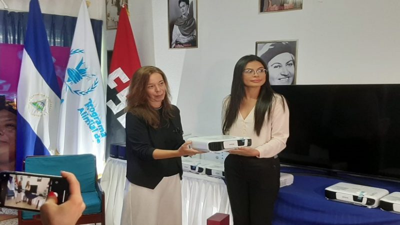 PMA dona medios audiovisuales al Ministerio de la Mujer Managua. Radio La Primerísima
