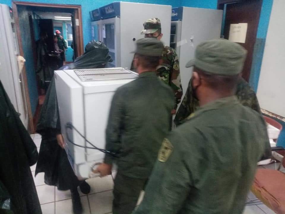 Evacúan a pacientes del hospital en Bilwi Managua. Radio La Primerísima