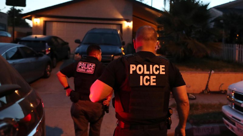 ICE intensifica uso datos de celulares para rastrear a inmigrantes Miami. Telemundo