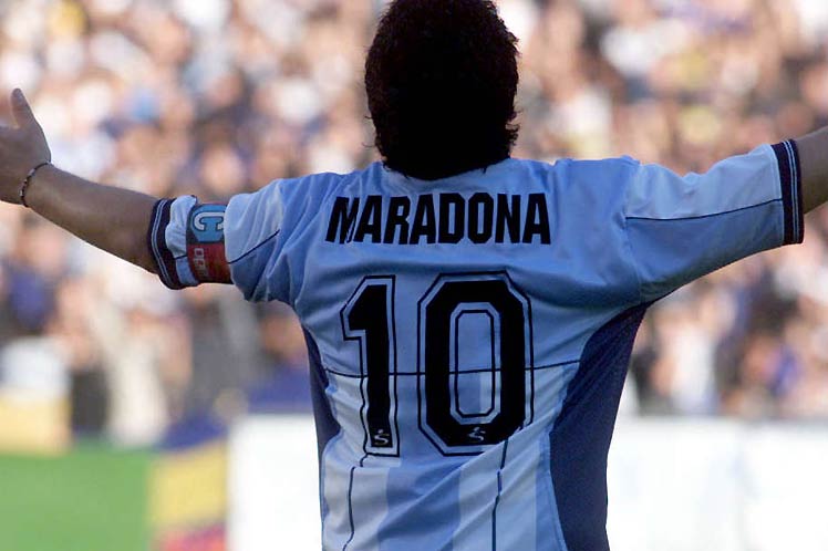 Un Maradona gigante La Habana. Por Fausto Triana/Prensa Latina