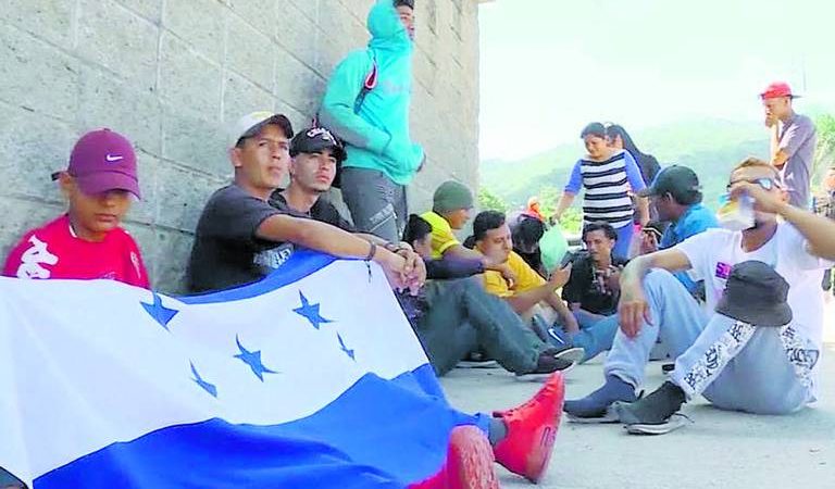 Migrantes de Honduras planean dos caravanas hacia EU Agencia