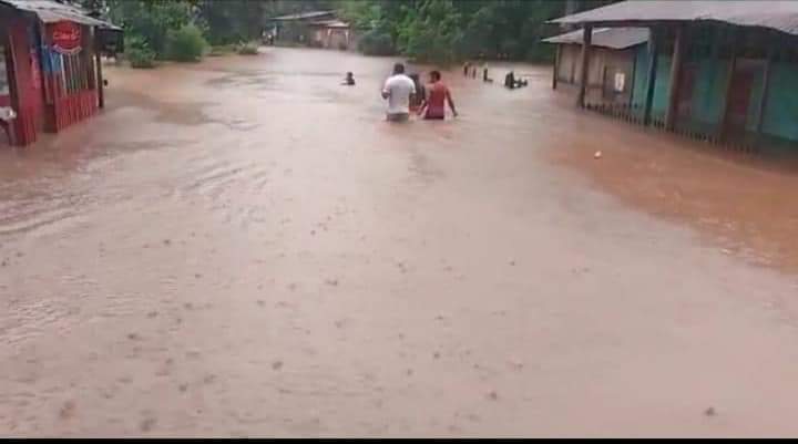 Desborde del río Iyas inunda pueblo en Triángulo Minero Managua. Radio La Primerísima