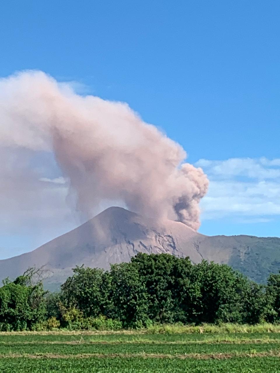 Volcán Telica registra más de 50 explosiones Managua. Radio La Primerísima