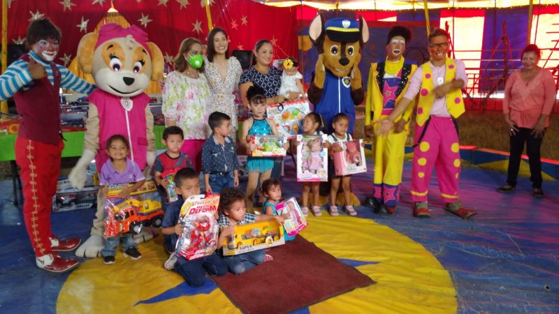 Niños que viven en circos también recibieron sus juguetes Managua. Radio La Primerísima