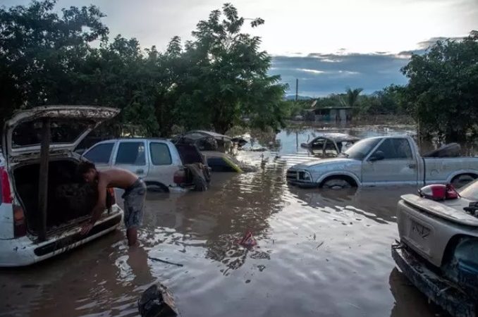Españoles priorizan ayuda a Centroamérica tras paso de huracanes Madrid. EFE