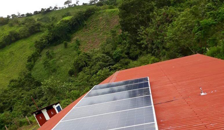 Centro educativo en Wiwilí goza de la instalación de paneles solares Managua. Radio La Primerísima