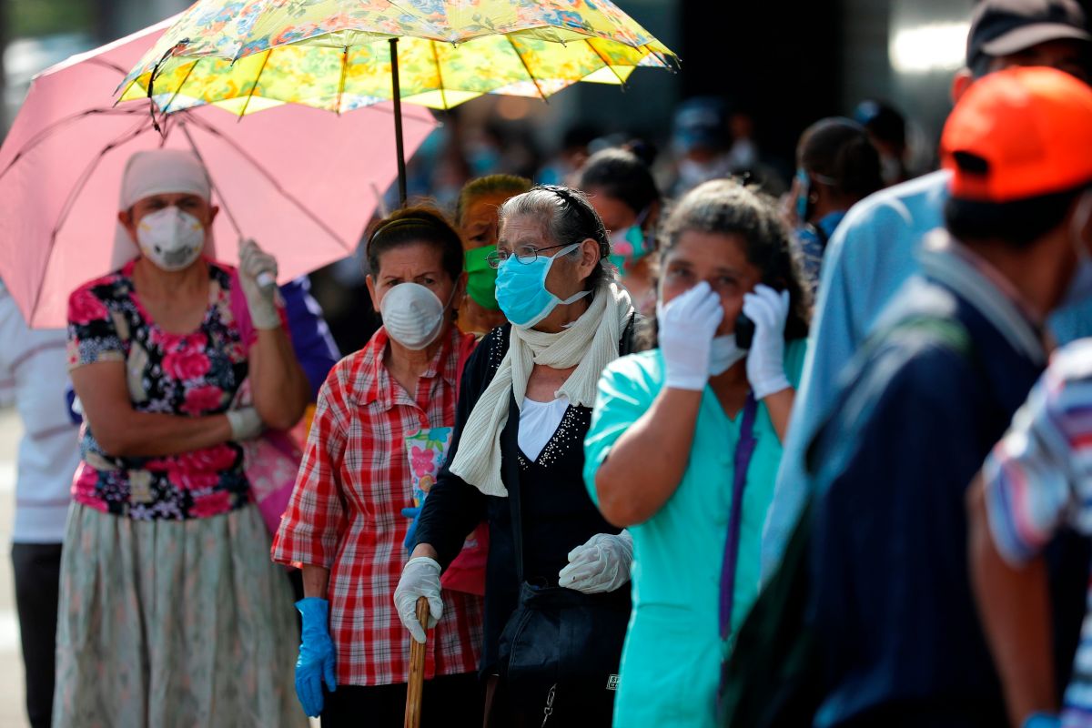 El Salvador cerca de repetir momentos “más críticos” de la pandemia Agencia