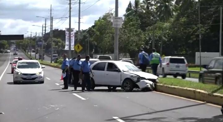 Un fallecido y 5 lesionados en accidente en carretera a Masaya Managua. Radio La Primerísima
