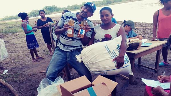 Entregan paquetes alimenticios en territorios indígenas de Waspam Managua. Radio La Primerísima